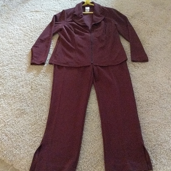 Weekenders wine colored, med pant suit - Picture 10 of 11